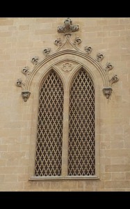 Bild: Fenster eine Basilika von außen